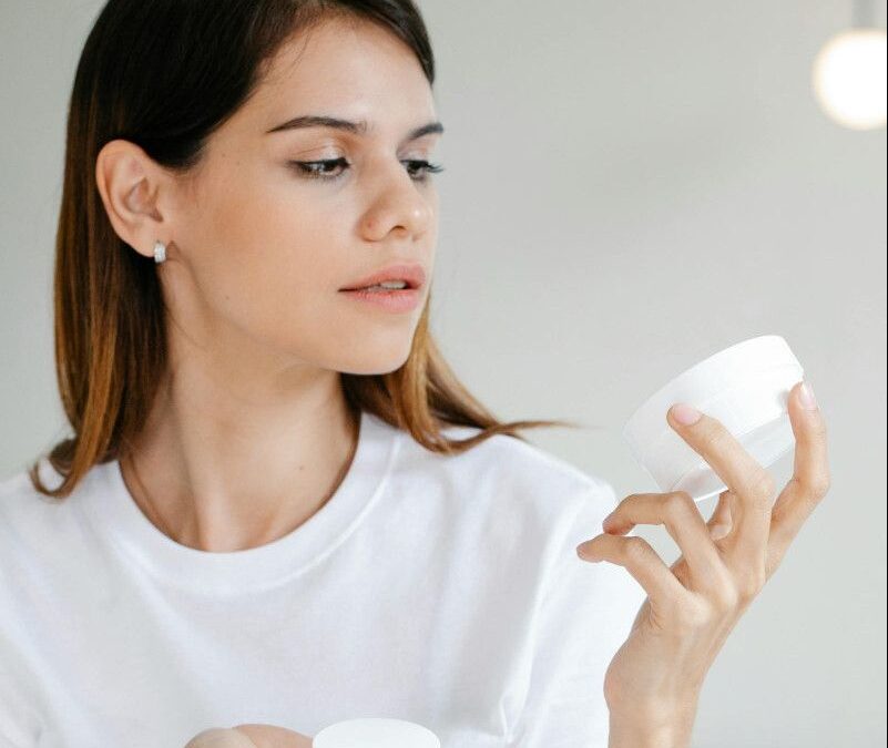 Hacer una limpieza facial antes y después del verano, ventajas y proceso