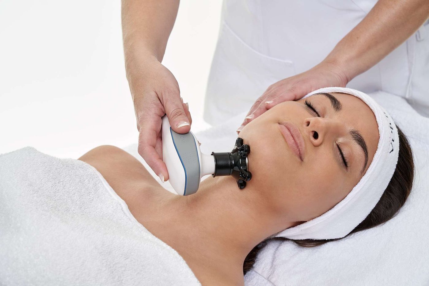 Tratamiento facial con INDIBA Elite NS en SkinMed Clinic Madrid